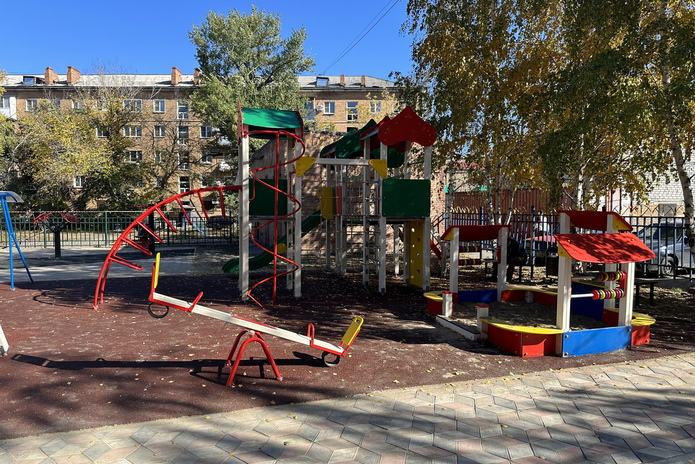 В Усть-Каменогорске завершается комплексное благоустройство дворов